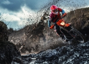 东契奇重返赛场，表现优异首场状态出色，美国队观众沸腾！观众掌声雷动(东契奇常规赛场均得分)